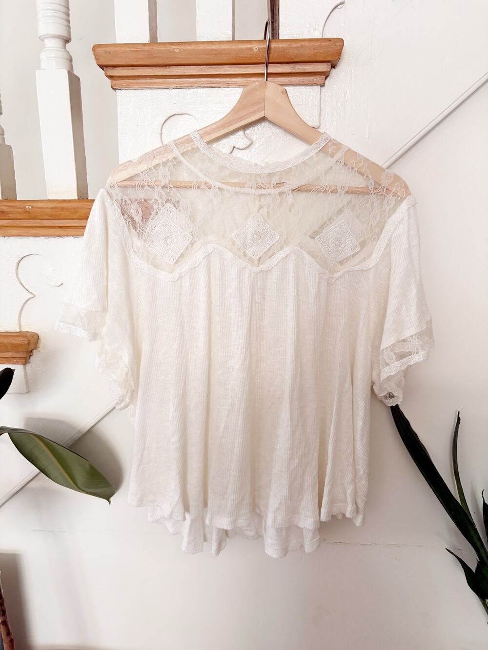 Urban Outfitters Women's White Lace Ruffle Boho Blouse Size M